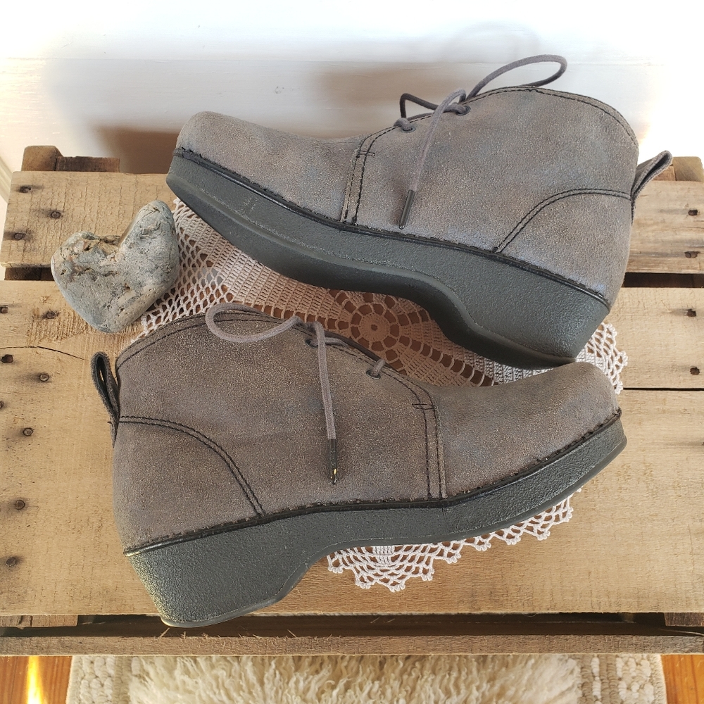 Shimmer Dansko Lucille Chukka Clog Booties Waxy Suede Lace-up Ankle Boho 7.5-8